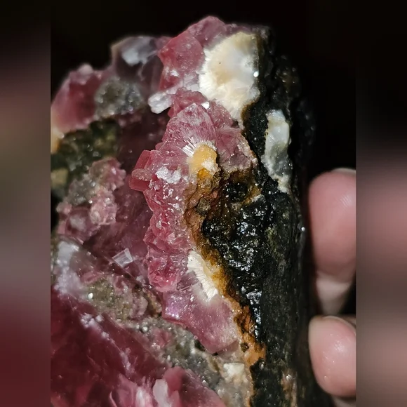Moldy Raspberry Red Calcite Original Pocket - Picture 9 of 10